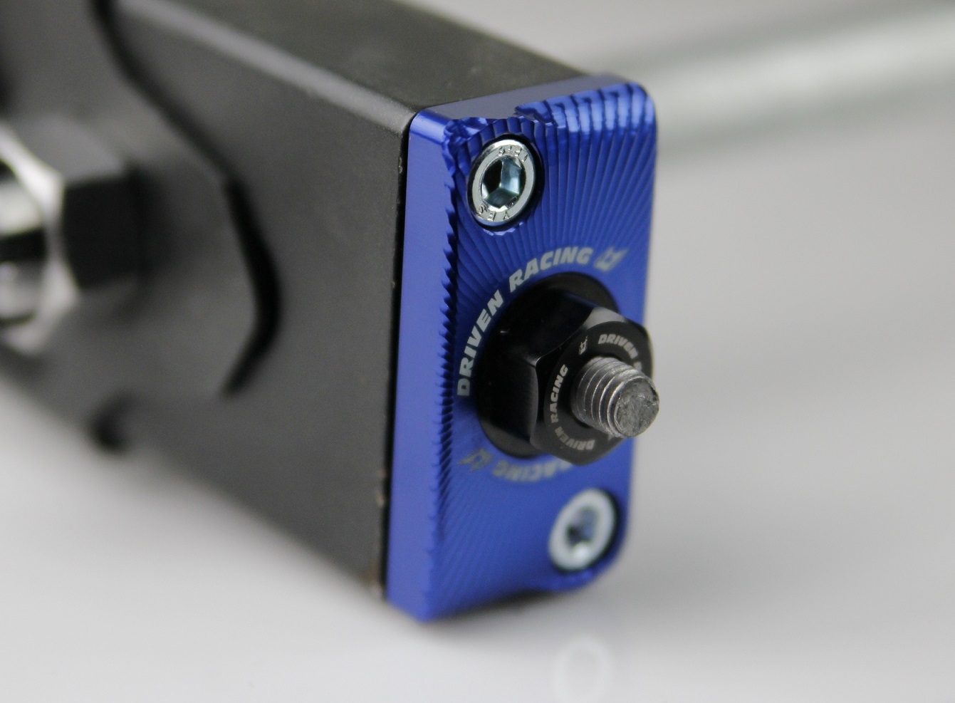 DRIVEN CAPTIVE AXLE BLOCK SLIDERS