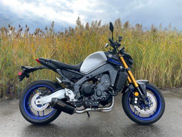 75-0419CC    Hindle Full Stainless Exhaust   w/ Evolution Carbon Fiber Can      Yamaha  MT-09   2021-2024